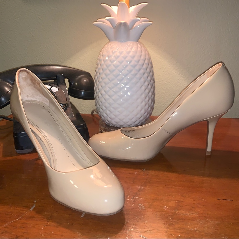 LN Gianni Bini Light Nude Patent leather round toe